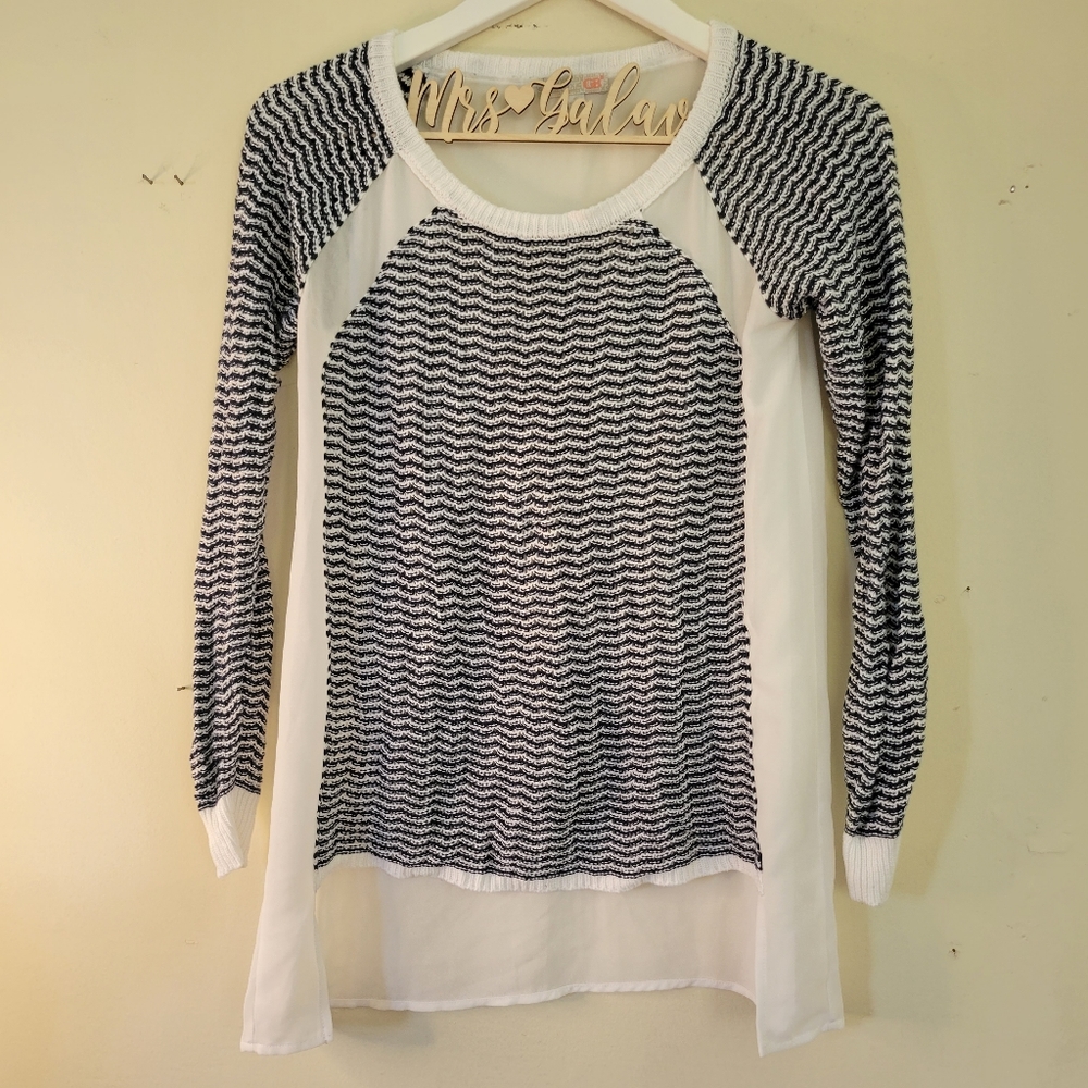 {3/$20} GB Gianni Bini Navy and White Knit Top